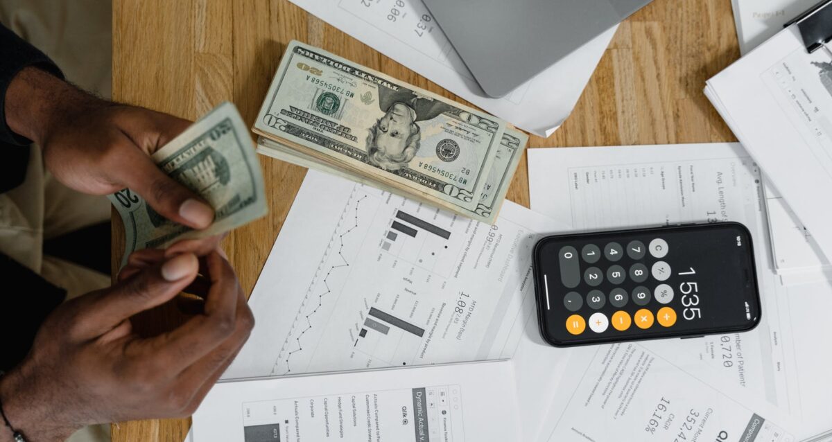 accounting cash money using a calculator